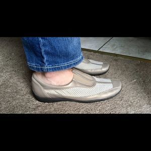 Amalfi Loafers Two Tone Cream Beige Women's Size 10 Medium